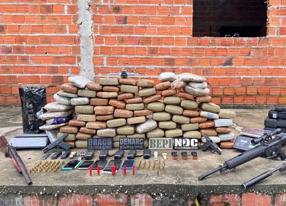 SSP deflagra operação e apreende 100 kg de drogas e arsenal enterrado após troca de tiros entre PI e MA