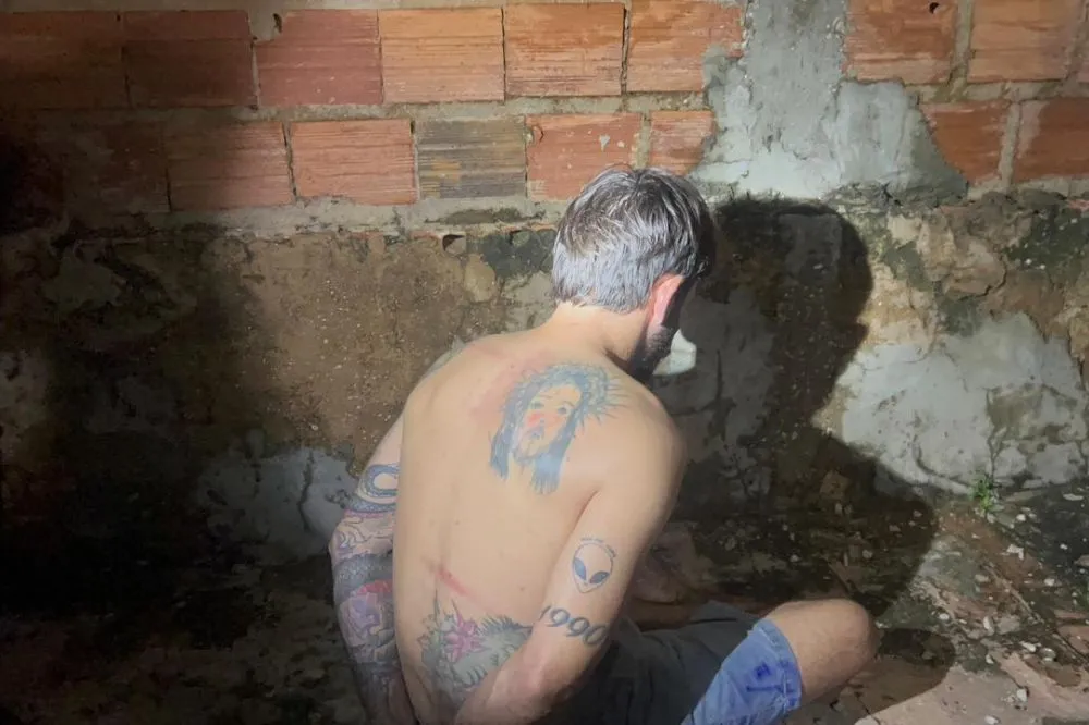 Polícia prende membro de facção que escondia drogas e armas em sítio