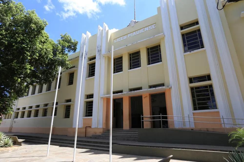 Estudantes do Liceu Piauiense protestam contra condições precárias da escola