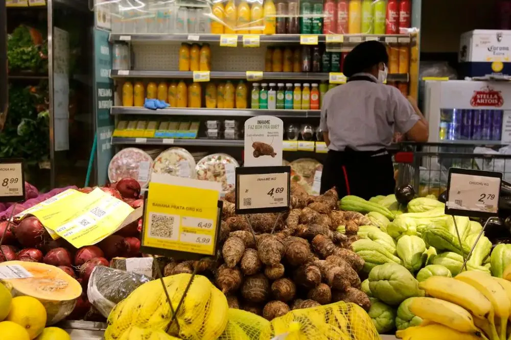 Rede de supermercados implanta escala 5x2 em Teresina
