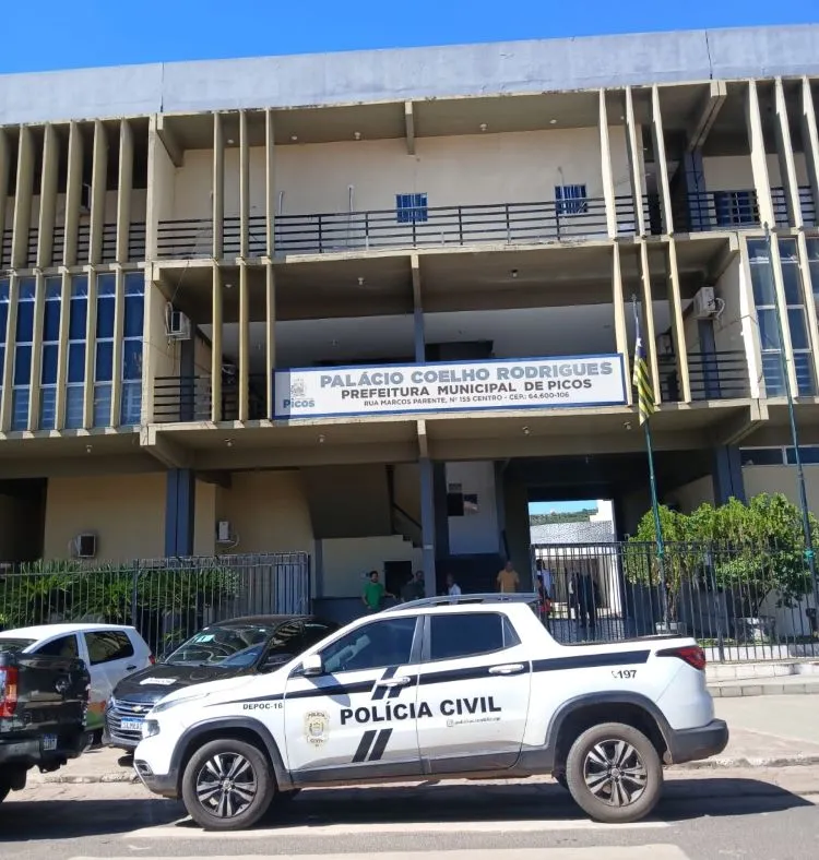 Sede da Prefeitura de Picos fica sem energia após furto de cabos