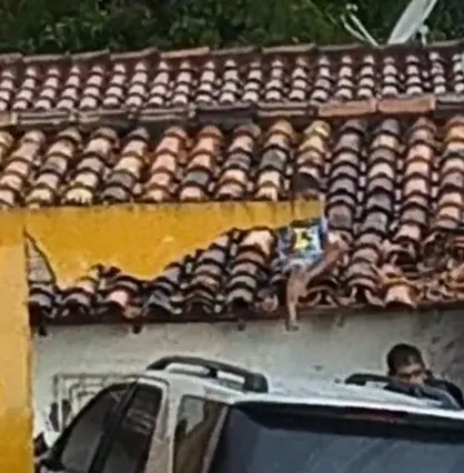 Mãe e bebê morrem atropeladas por suspeitos em perseguição policial; um suspeito morreu