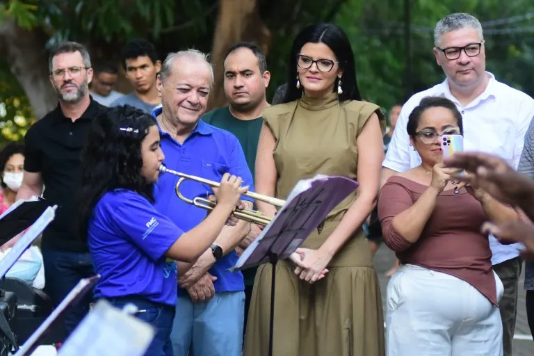 Silvio Mendes celebra a cultura local durante evento no Encontro dos Rios