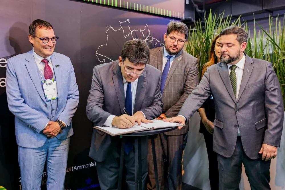 Rafael Fonteles assina acordo com Green Energy para instalação de terminal de amônia e derivados do hidrogênio verde no Porto Piauí