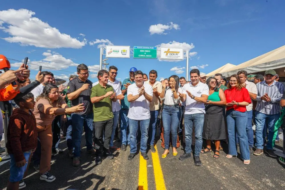 Rafael Fonteles e Leonardo Sobral entregam quase 100 km de asfalto novo em região produtora de energia eólica
