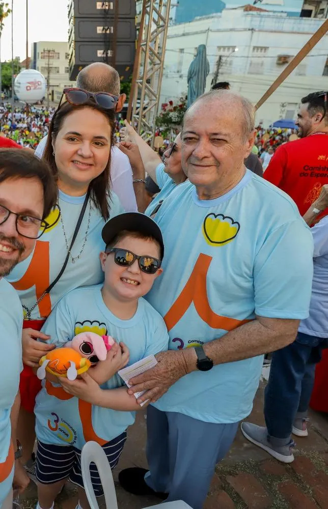 Prefeito Silvio Mendes participa da Caminhada da Fraternidade em Teresina