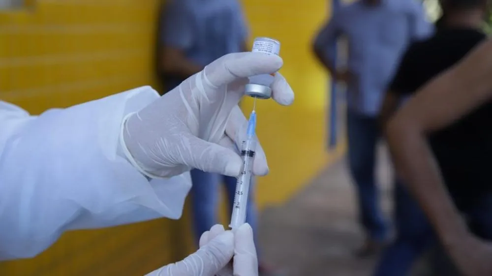 Sesapi envia 13 mil doses de imunizantes e Teresina amplia vacinação contra dengue para adolescentes de 14 anos