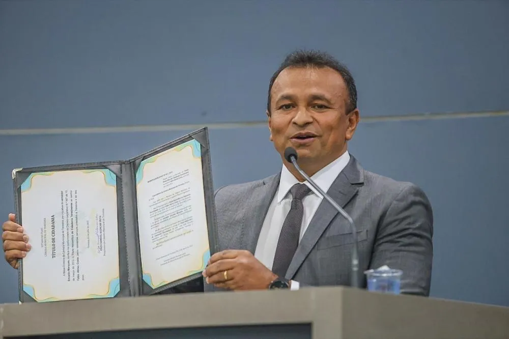 Secretário Fábio Abreu recebe Título de Cidadão Teresinense na Câmara Municipal