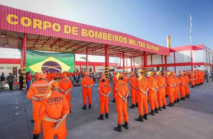 Bombeiros são enviados para controlar grande incêndio no Cânions do Viana em Bom Jesus