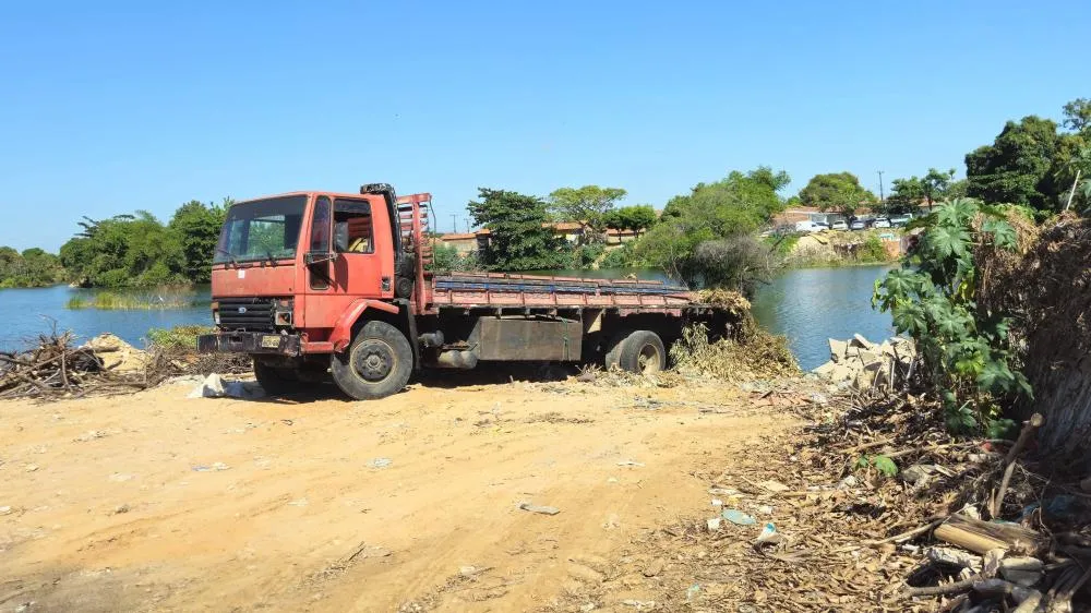 Prefeitura de Teresina realiza ação de fiscalização em lagoas do bairro Mafrense para conter impactos ambientais