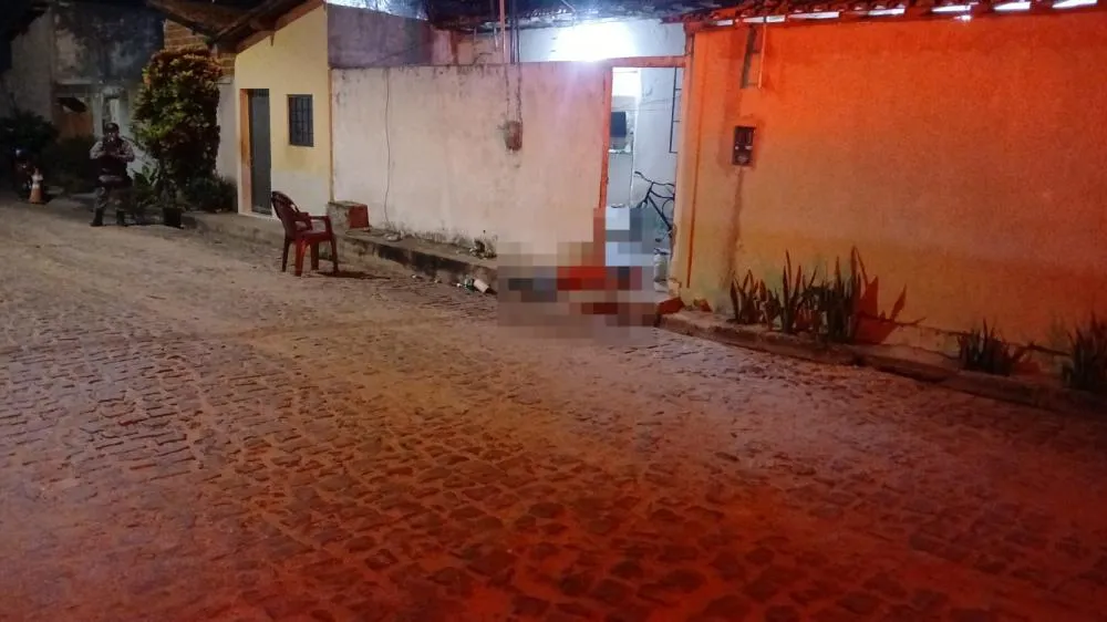 Adolescente é executado com cerca de 20 tiros na porta de casa em Teresina