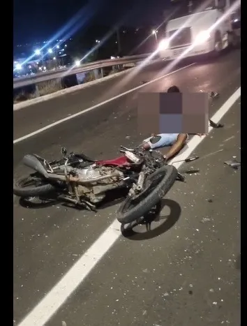 Motociclista na contra mão bate em carro na BR-316 e fica gravemente ferido em Teresina 