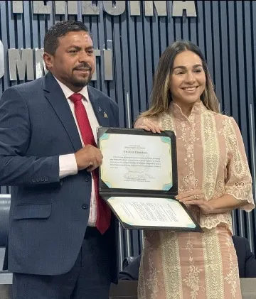 Câmara homenageia Pacto pelas Crianças do Piauí e entrega título de cidadania à primeira-dama Isabel Fonteles
