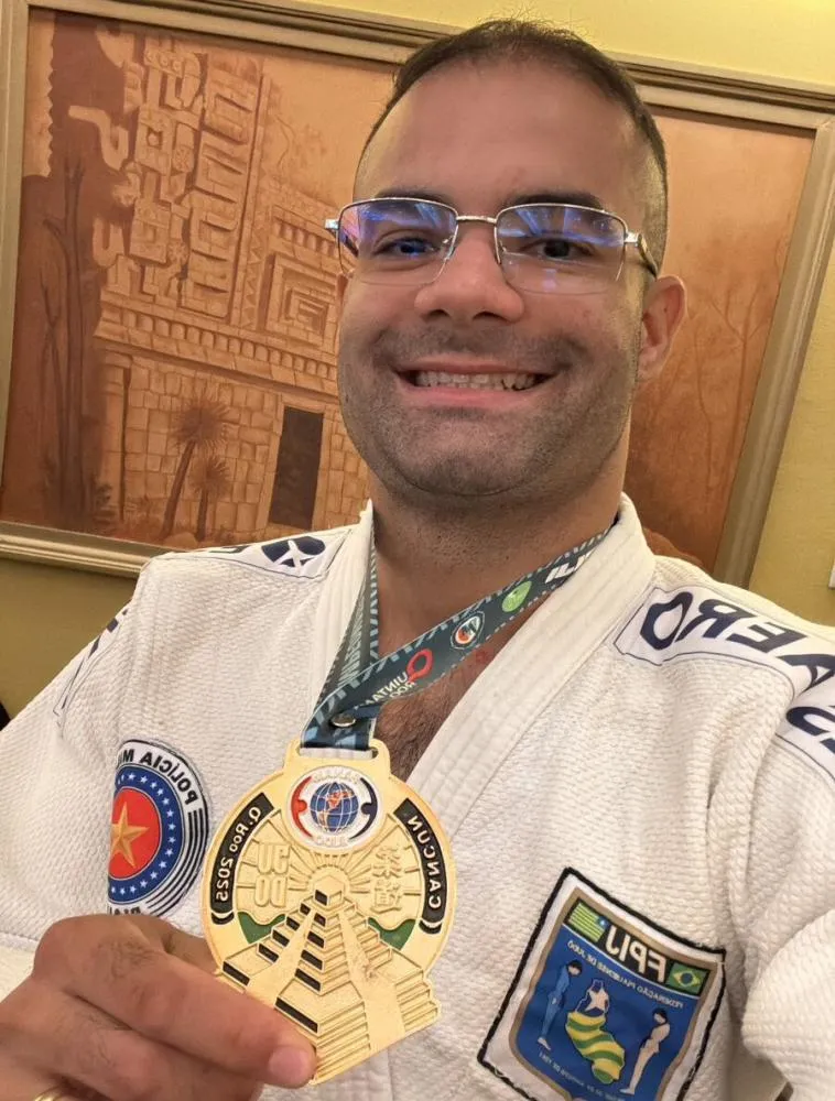 Cabo Stanley Torres conquista tetracampeonato Panamericano de Judô Veteranos no México