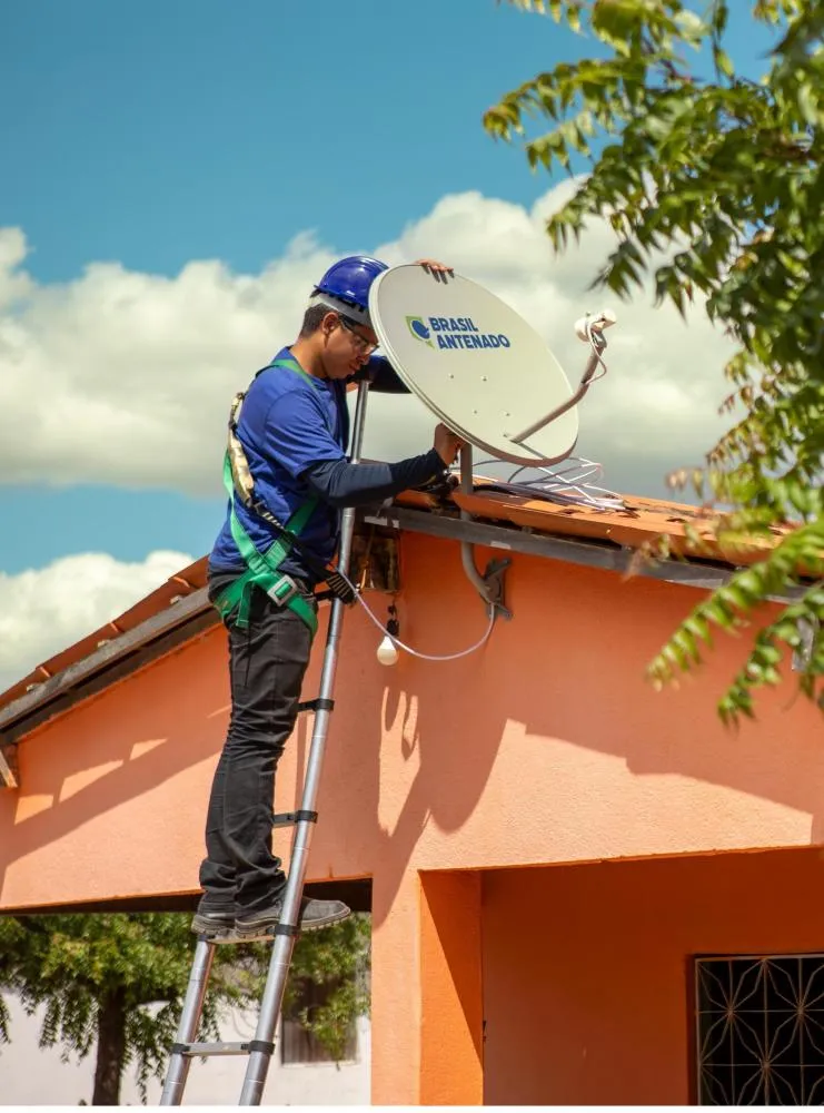 Brasil Antenado amplia sinal da parabólica digital com acesso gratuito em um país onde metade da população assiste à TV aberta