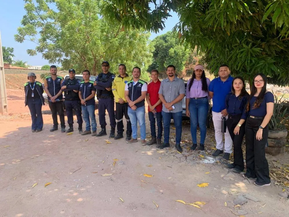 Prefeitura de Teresina realiza ação educativa nos bairros Renascença e Samapi para combater descarte irregular de lixo