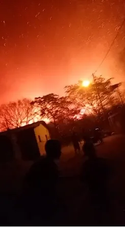 Incêndio de grandes proporções próximo as casas assusta moradores na cidade de Batalha