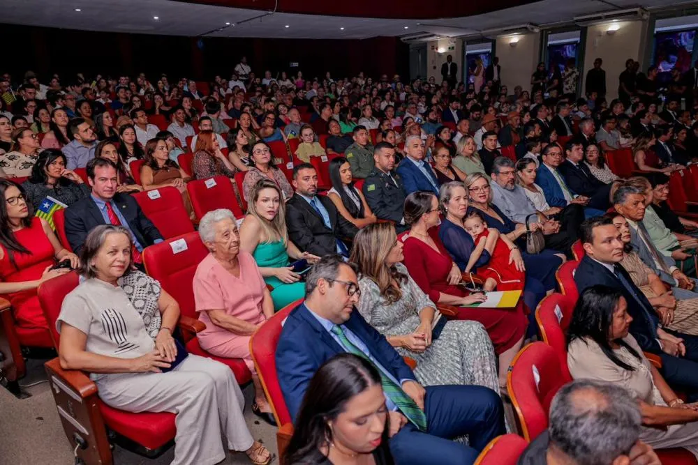 Governo do Piauí homenageia 29 personalidades com a medalha do Mérito Renascença em Teresina