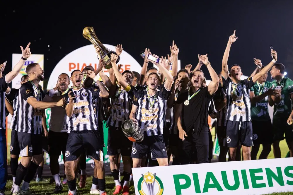 A volta triunfal da Águia de Floriano
