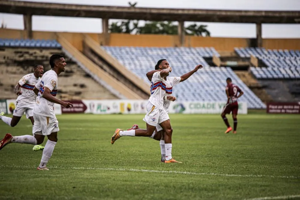 Piauí sai na frente, vence o Fluminense-PI e fica a um empate da final do Estadual