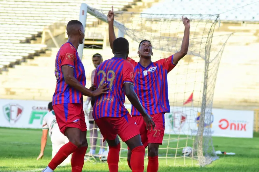 Piauí volta à final do Piauiense após eliminar o Fluminense-PI na semifinal