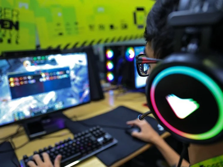 ECA Digital entra em vigor com foco na proteção de crianças e adolescentes na internet