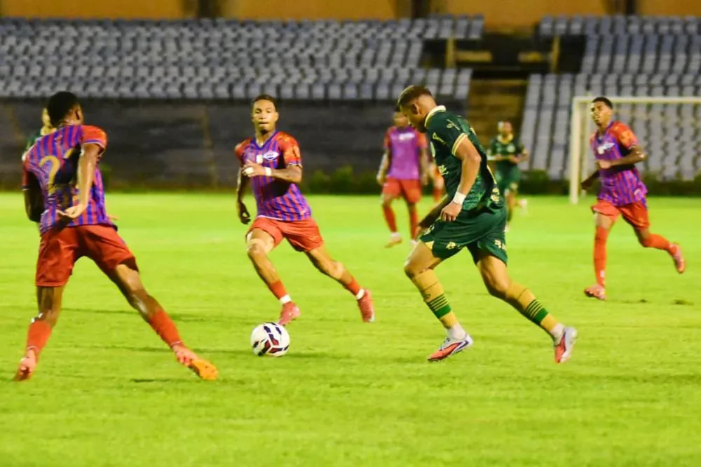 Piauí vence sob chuva e abre vantagem na decisão do estadual