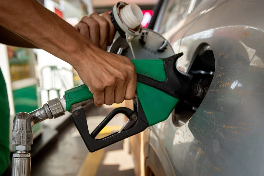 Guerra faz diesel subir 25,7% e bate R$ 7,21, mostra levantamento
